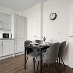 Modern 1 Bedroom Apartment In York With Parking